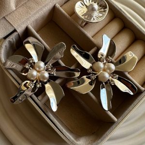 گوشواره فشن نقره ای طرح گل