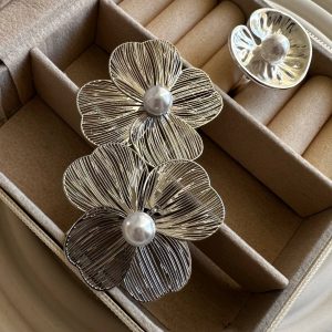 گوشواره فشن نقره ای طرح گل