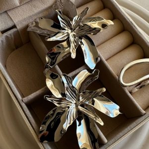 گوشواره فشن نقره ای طرح گل